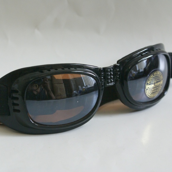 NWT Sports goggle for motorcycling w/ elastic straps, foam padding, & vents - Picture 2 of 6